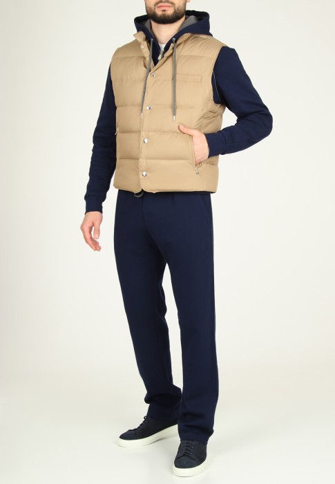 жилет  по цене 79730 руб вид справа