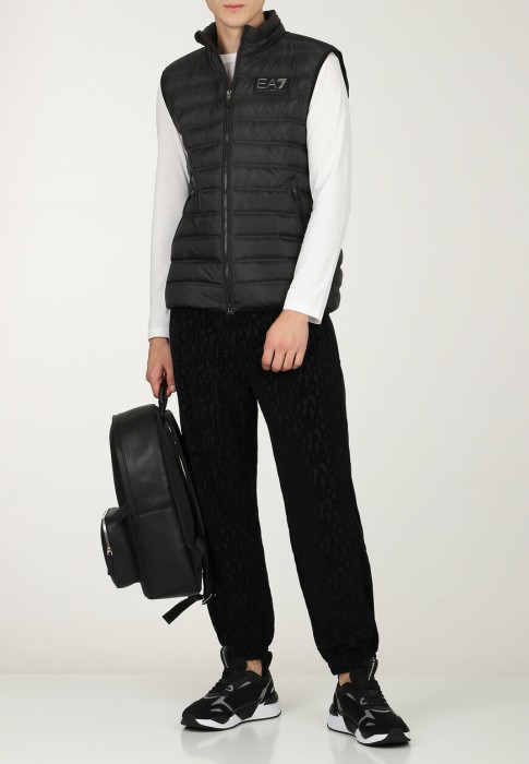 жилет  по цене 32270 руб вид справа