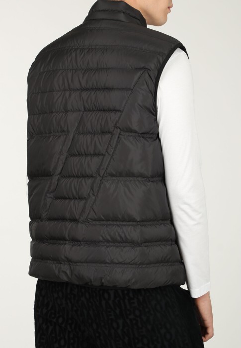 Товар черного цвета с внутренней стороны