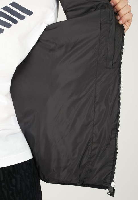 жилет  для взрослого возраста с изнаночной стороны