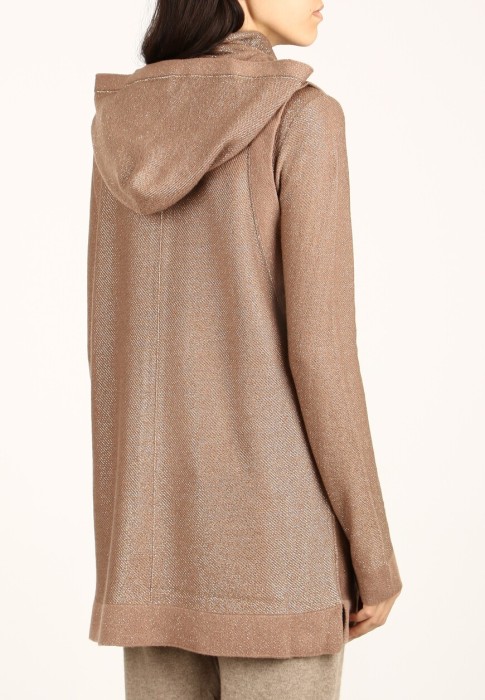 Товар коричневого цвета с внутренней стороны