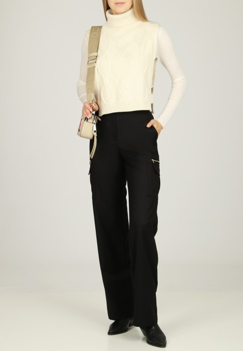 жилет  по цене 12530 руб вид справа