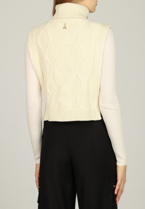 Товар белого цвета с внутренней стороны