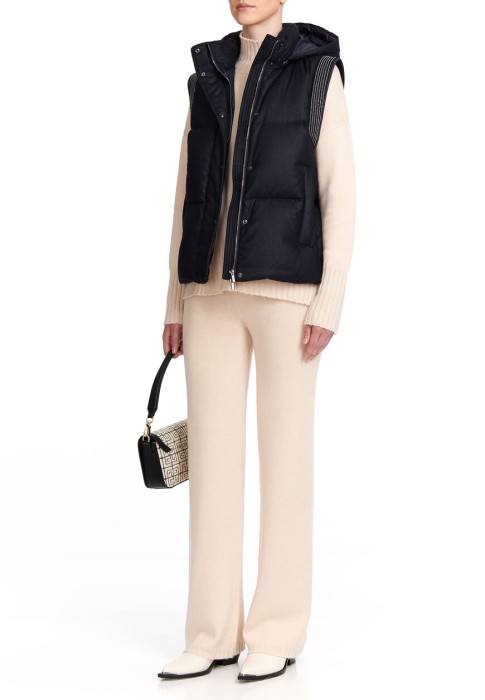 жилет  по цене 100730 руб вид справа