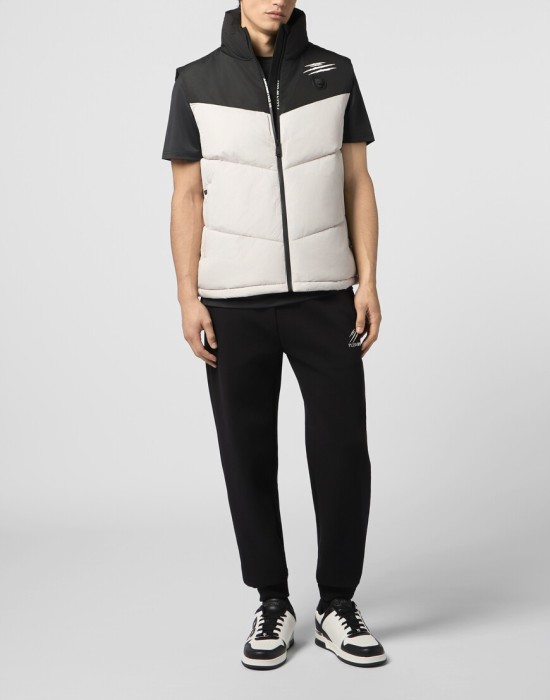 Товар бежевого цвета с внутренней стороны