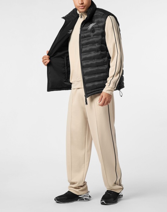 Товар черного цвета с внутренней стороны