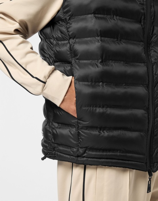 жилет  из проверенных материалов спереди