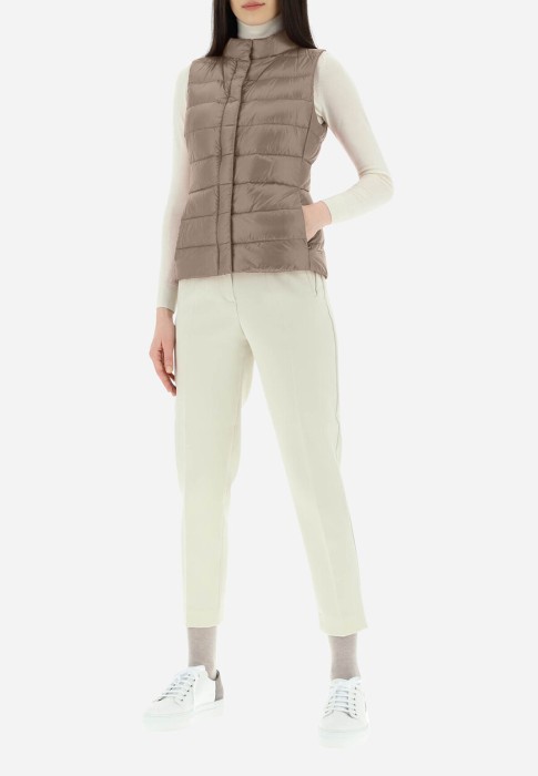 жилет  от бренда herno вид слева