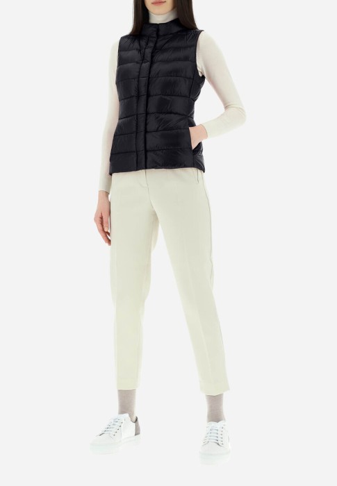 жилет  по цене 54900 руб вид справа