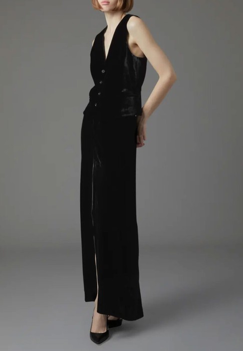 Товар черного цвета с внутренней стороны