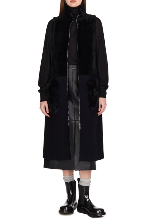 жилет  по цене 109445 руб вид справа