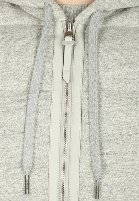 жилет  универсального стиля с лицевой стороны