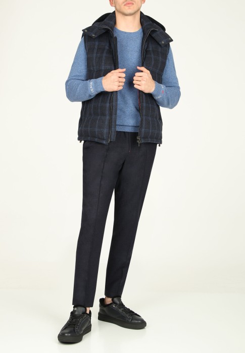 жилет  от бренда isaia вид слева