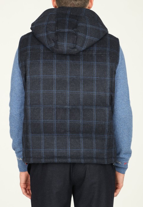 Товар синего цвета с внутренней стороны