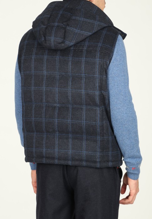 жилет  из проверенных материалов спереди