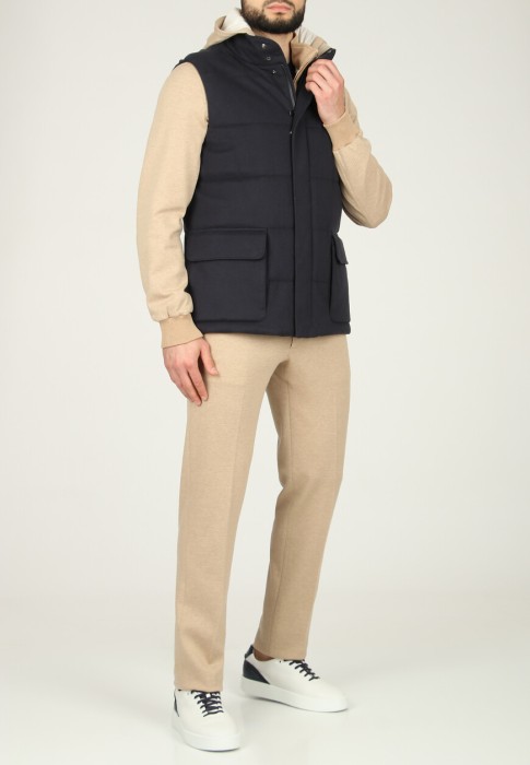 жилет  по цене 407300 руб вид справа