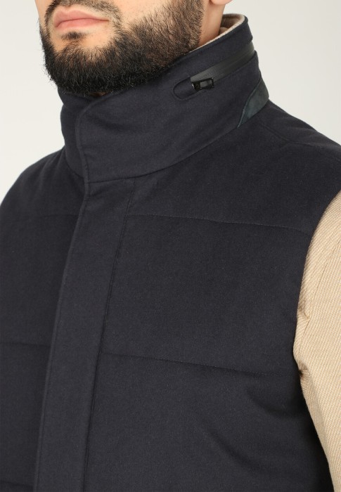 Товар синего цвета с внутренней стороны