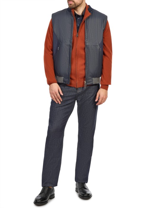 жилет  по цене 464015 руб вид справа