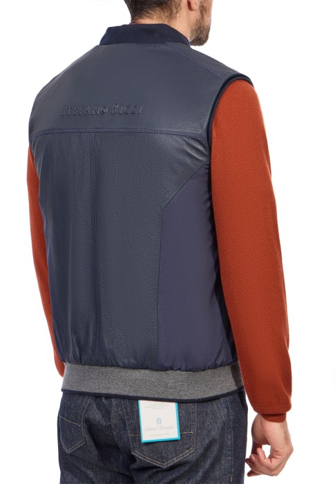 жилет  повседневного стиля с лицевой стороны