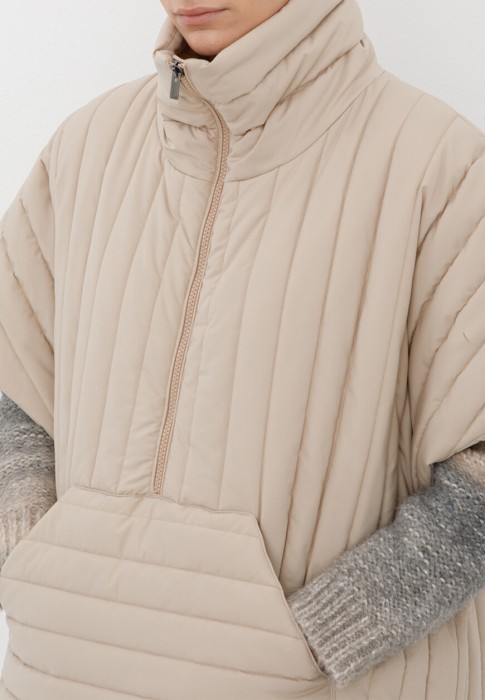 Товар бежевого цвета с внутренней стороны