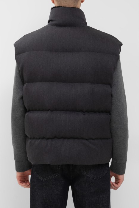 жилет  от бренда fendi вид слева