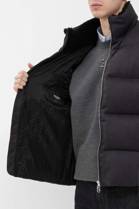 жилет  из шерсти спереди