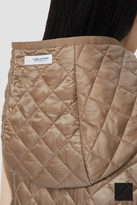 Товар черного цвета с внутренней стороны