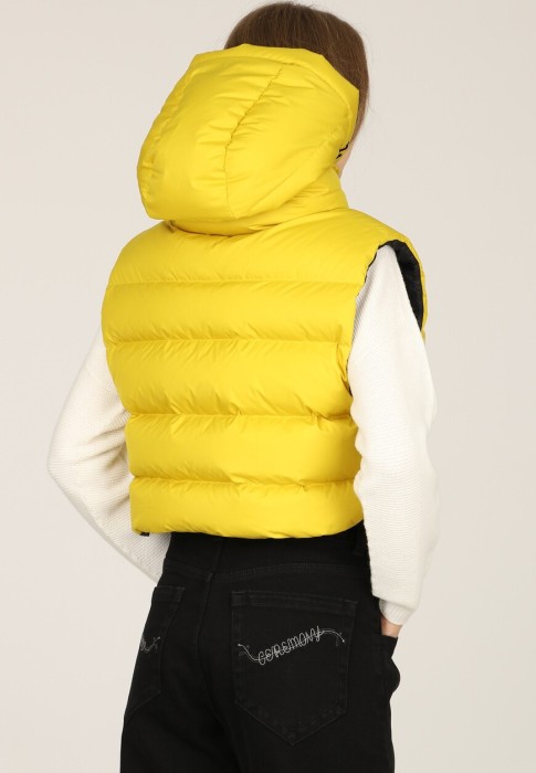 Товар желтого цвета с внутренней стороны