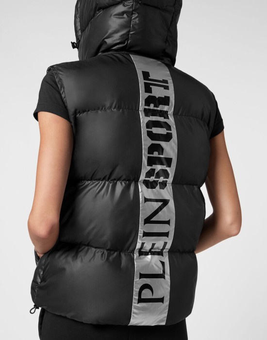 Товар черного цвета с внутренней стороны