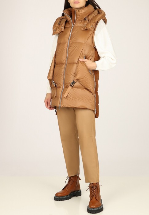 жилет  по цене 68285 руб вид справа