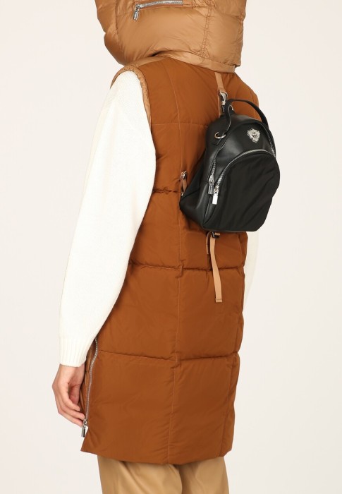 Товар коричневого цвета с внутренней стороны