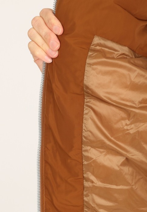 жилет  универсального стиля с лицевой стороны