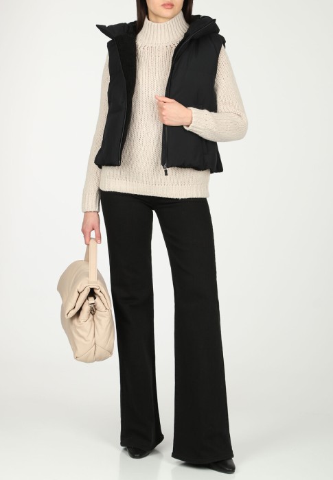 жилет  от бренда herno вид слева