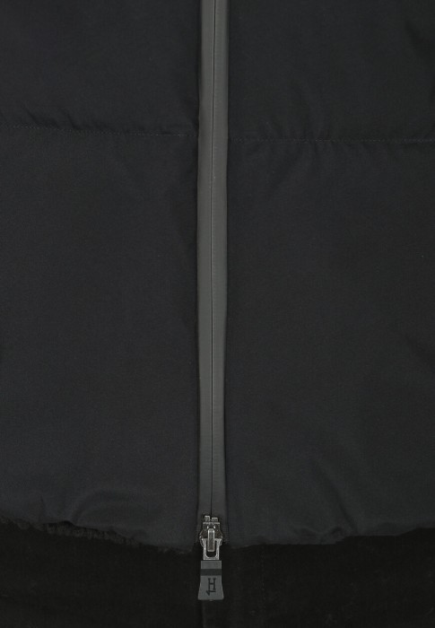 жилет  универсального стиля с лицевой стороны