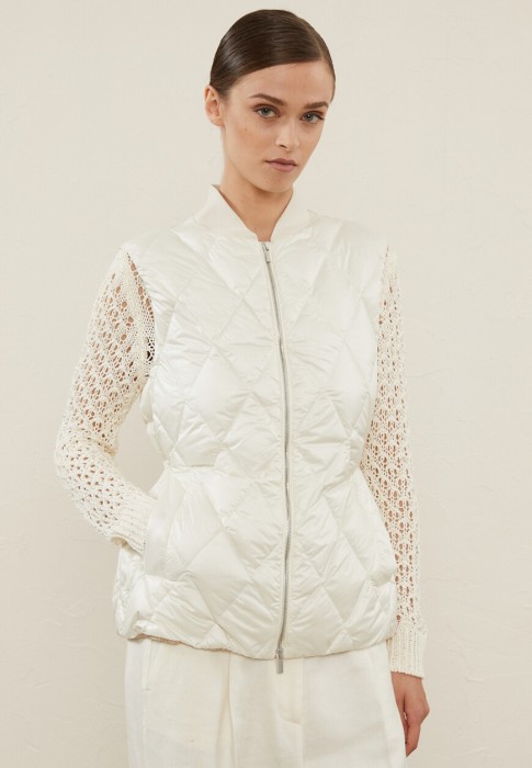 жилет  от бренда peserico вид слева