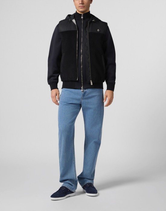 Товар черного цвета с внутренней стороны