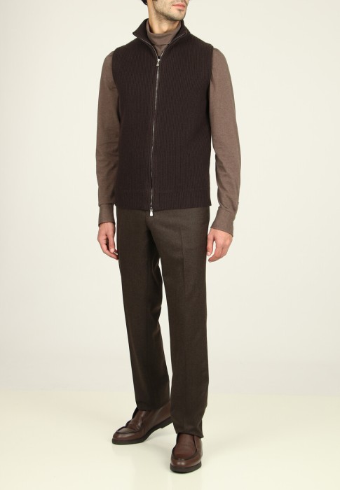 жилет  по цене 110915 руб вид справа