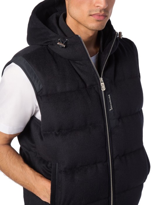 Товар синего цвета с внутренней стороны