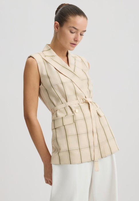 Товар бежевого цвета с внутренней стороны