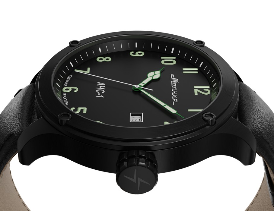 Товар черного цвета с внутренней стороны