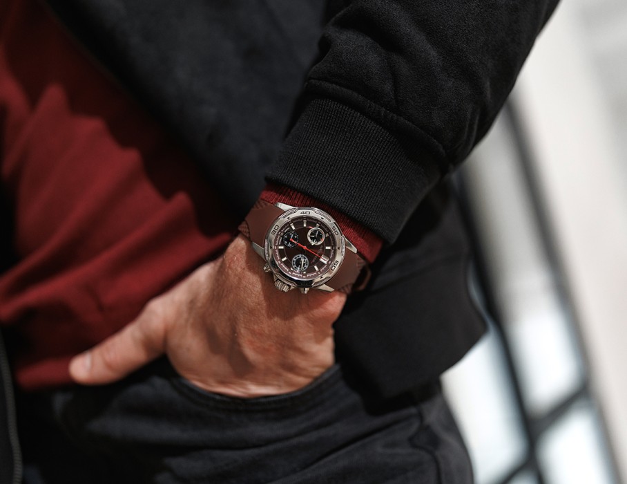 energy z60 42 мм кварц хронограф вид сбоку