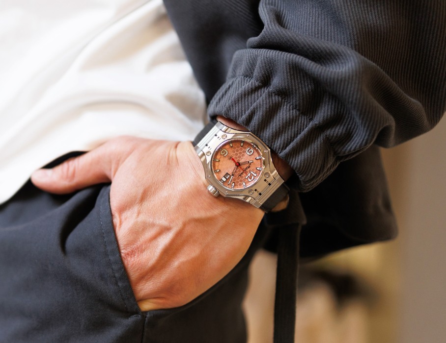 hyron tcb 8215 44 мм автоподзавод вид сзади