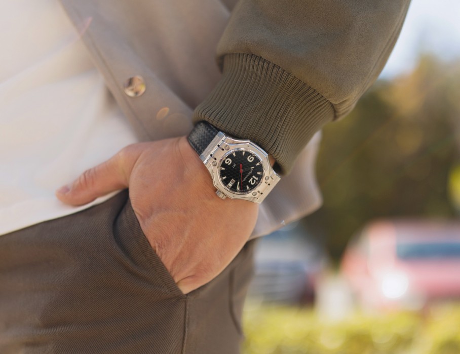 hyron tcb 8215 44 мм автоподзавод вид сзади