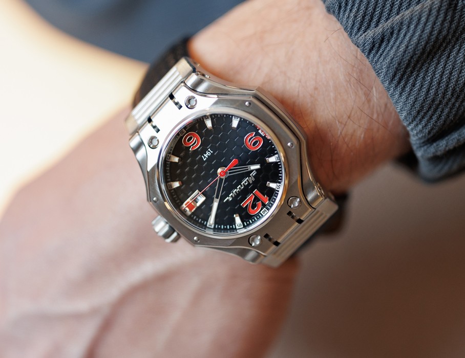 hyron tcb 8215 44 мм автоподзавод вид сзади