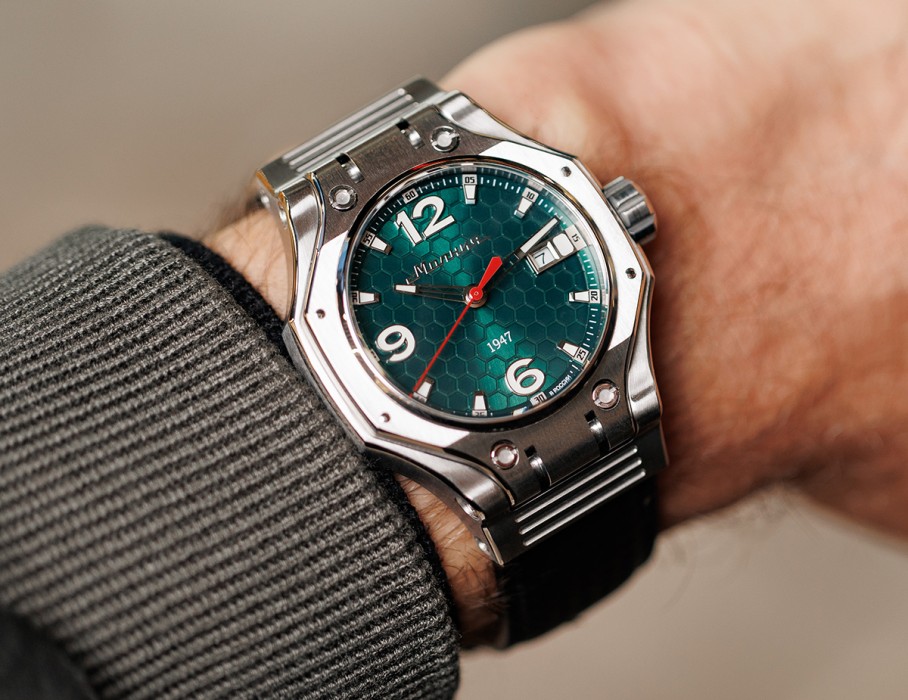 hyron tcb 8215 44 мм автоподзавод вид сзади