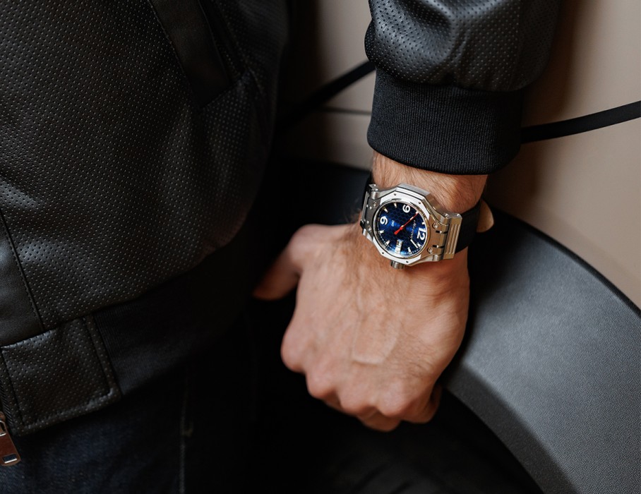 hyron tcb 8215 44 мм автоподзавод вид сзади