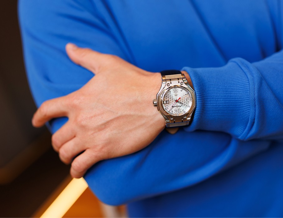 hyron tcb 8215 44 мм автоподзавод вид сзади