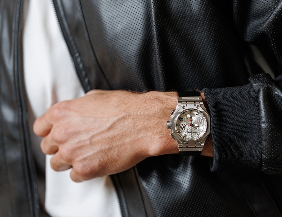 hyron z60 44 мм кварц хронограф вид сзади