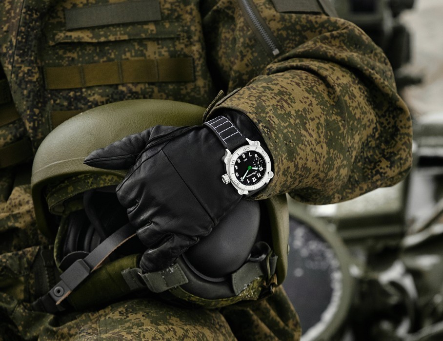 танк 3603 42 мм ручной подзавод вид слева