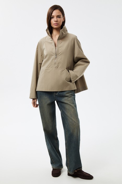 анорак от бренда снежная королева вид слева